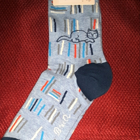 BLUE Q Fuck Off, I'm Reading W-Crew Socks - Picture 3 of 4